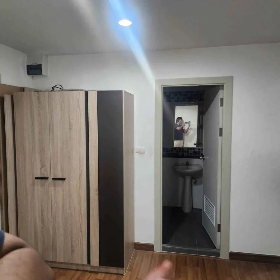For sale: Regent Home 25 Tiwanon, open room with bed and large wardrobe. Complete with a complete set of furniture, must be arranged now.
