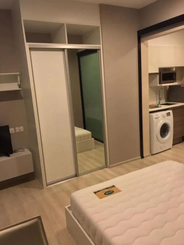 Condolette Midst Rama 9 for rent, ready to move in. Furnished and electrical appliances ready All done in one room. Hurry up.