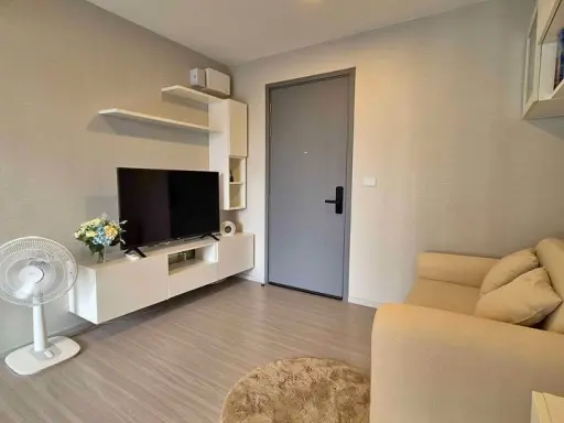 For rent Quintara Phume Sukhumvit 39, 8th floor, room decorated simply, eye-pleasing color tones, extremely comfortable, reserve quickly.