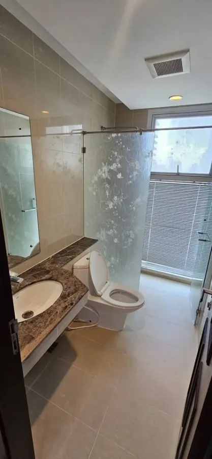 For rent: The Prime 11, Sukhumvit Soi 11, spacious room, comfortable, suitable for a family. Good like this, book now, don't miss out!