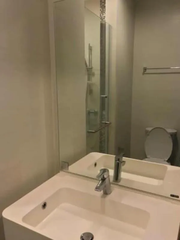 Condolette Midst Rama 9 for rent, ready to move in. Furnished and electrical appliances ready All done in one room. Hurry up.