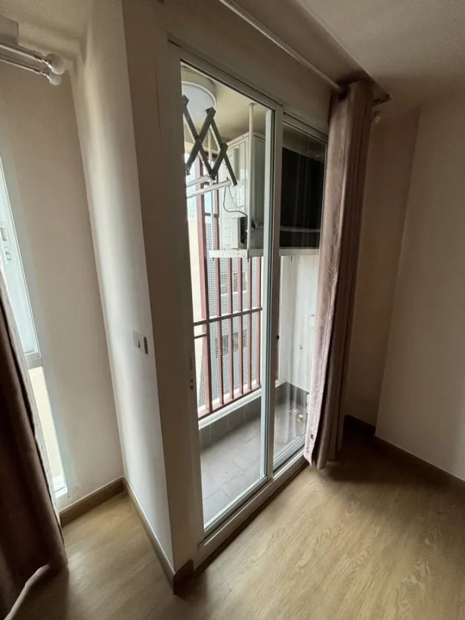For sale: The Light New York, empty room, clean, airy, complete with amenities. People who like to decorate rooms shouldn't miss it.