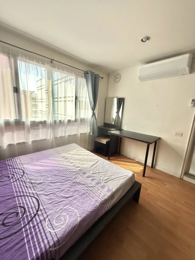 Selling a 7th-floor unit at Lumpini Ville Cultural Center. Excellent location, convenient transportation, and fully furnished. Don't miss out!