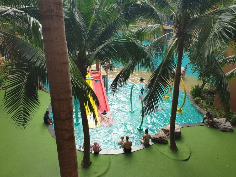 For rent: Atlantis Condo Resort Pattaya, 3rd floor, pool view, fully furnished. Install wallpaper throughout the room. Reserve now.