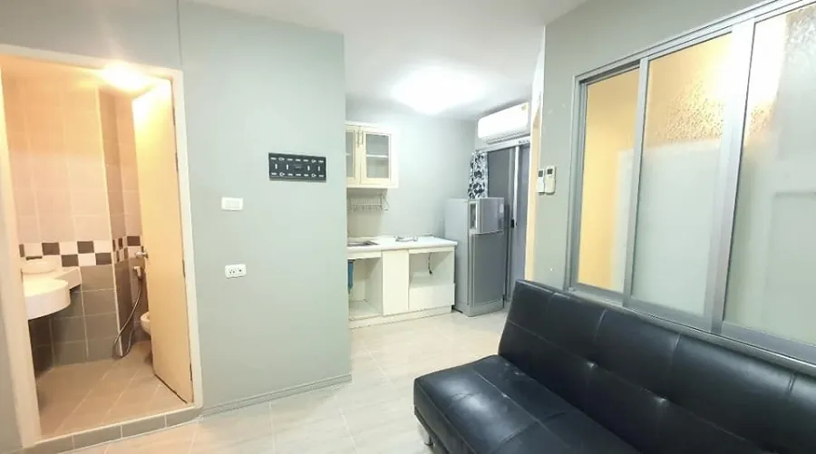 For sale Lumpini Condo Town Rattanathibet, open and airy room, cool, nice to live in, ready to renovate the room, hurry and reserve now.