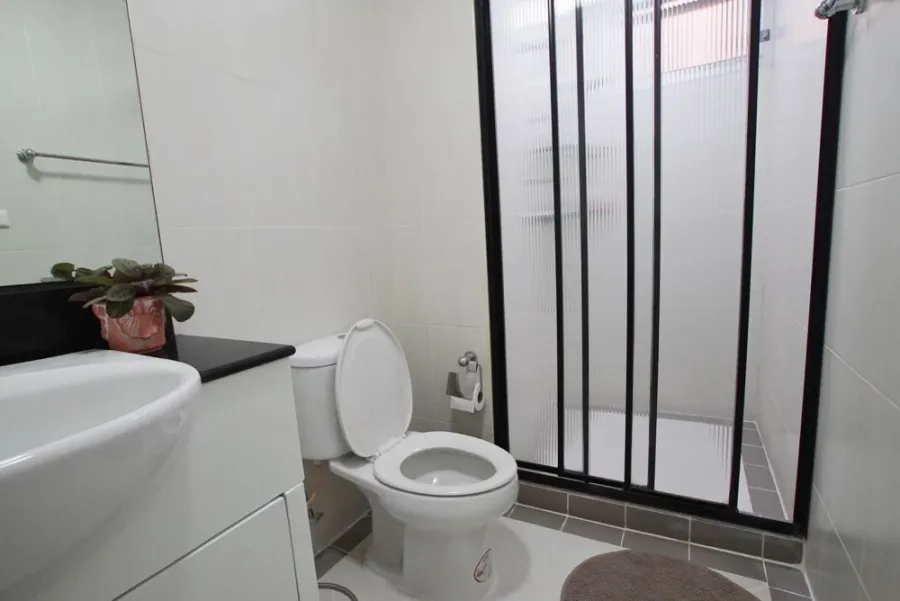 Sell / rent Condo 49 Plus, east, large room, private, fully furnished, complete electrical appliances