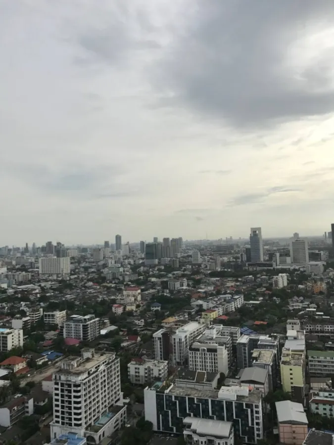 For rent Chapter One Midtown Ladprao 24 floor 33 corner room with furniture and electrical appliances Book now