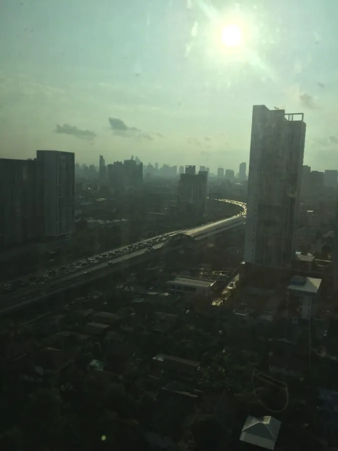 For rent: The Key Sathorn Ratchaphruek, high floor, city view, complete electrical appliances. You can just come in and stay.