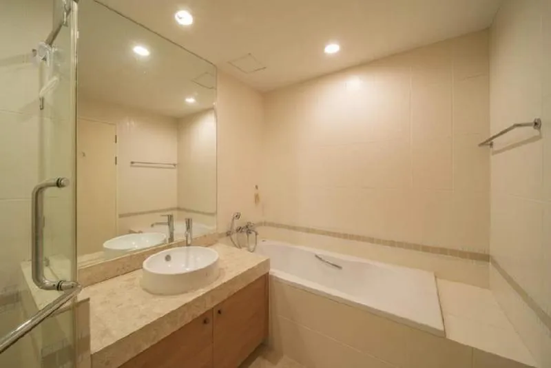 Urgent for rent !! Baan Siri Condo, Sukhumvit Soi 10, very good location !! Opposite Terminal 21, near BTS / MRT, don't miss !!