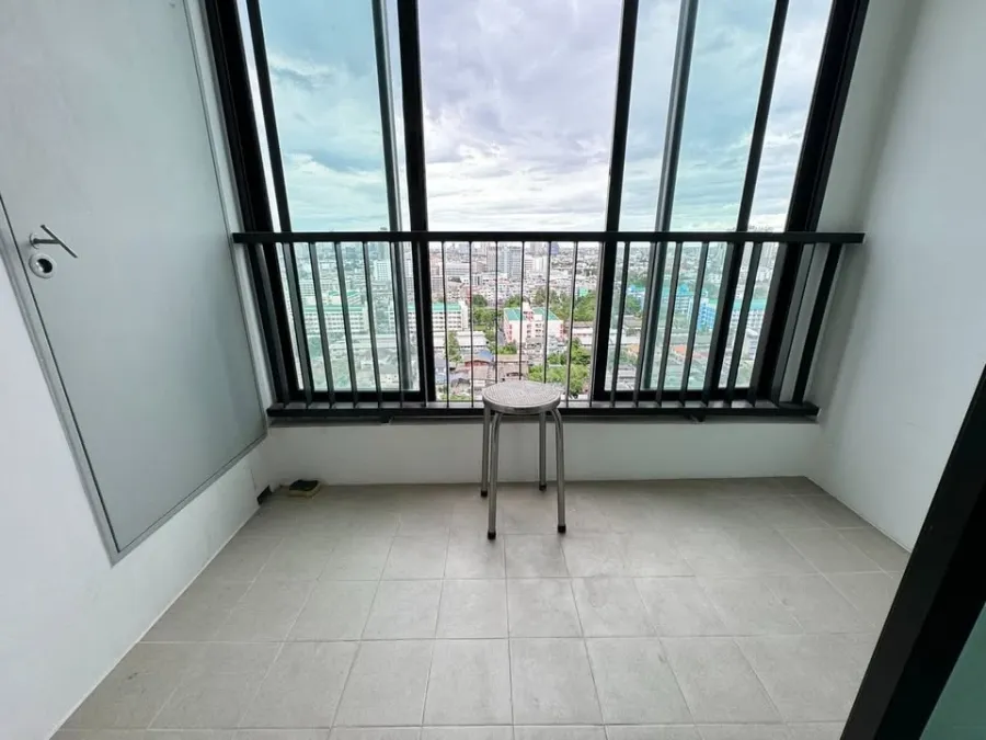 For sale: Ideo Sathorn-Tha Phra, open and airy city view, very comfortable to look at, fully furnished, book now, don't hesitate.