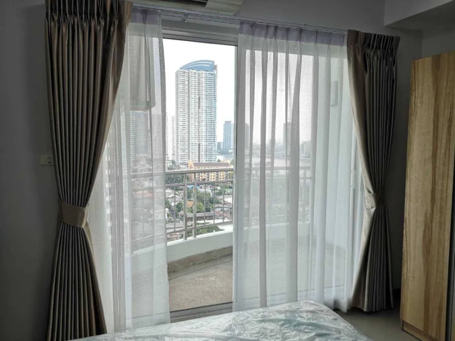 For rent: Supalai River Resort, spacious room with facilities, river view, interested, book now.