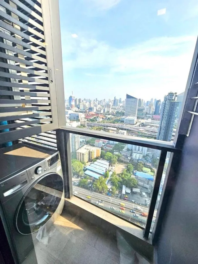ขาย One 9 Five ชั้นสูง วิวโล่ง ตกแต่งสไตล์ LUXURY โซฟาสั่งทำอย่างดี สวยหรู ดูดีขนาดนี้ ห้ามพลาด