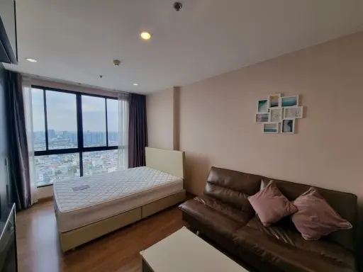For sale and rent, The Tree Interchange, 38th floor, city view, well decorated room, fully furnished, big screen TV, book now. images