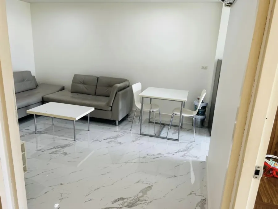 For sale: The Niche Sukhumvit 49, 6th floor, fully furnished and equipped with appliances. Reserve now, urgently!