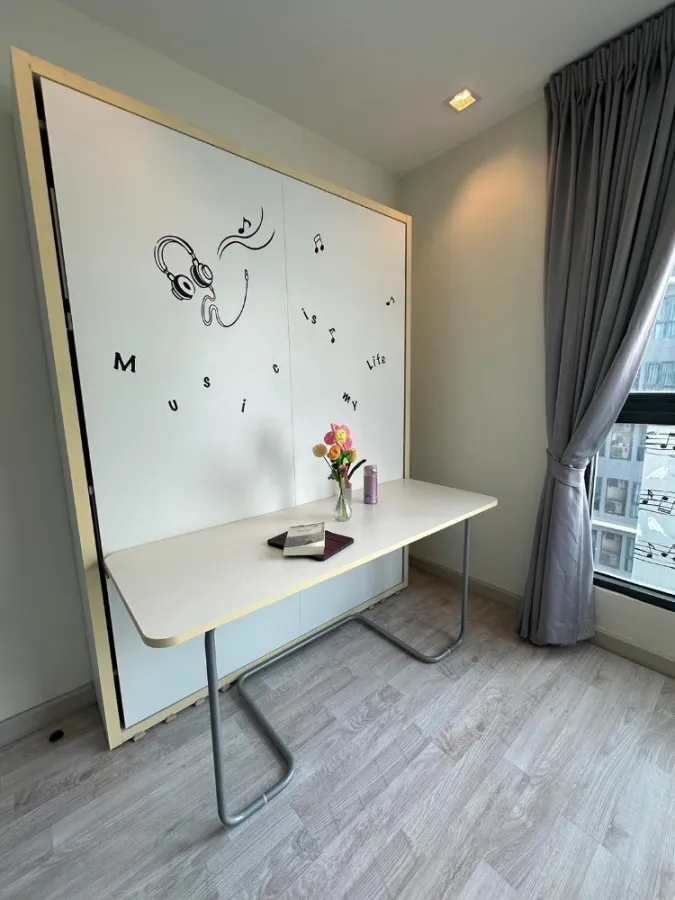 For sale: Ideo Mobi Sathorn-Taksin, 11th floor, complete with furniture and electrical appliances. Book now, don't miss out.