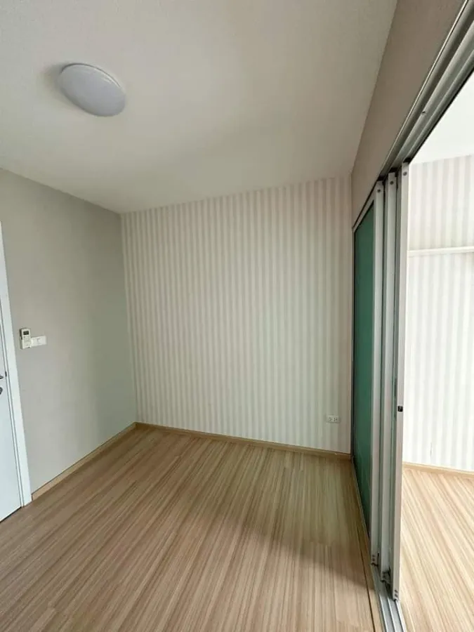 For sale: Plum Condo Chaengwattana, empty room, not too expensive, room decorating lovers shouldn't miss it.