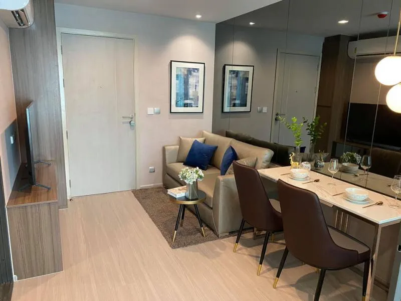 Ready to move in condo Decorated in modern style, luxurious, perfectly arranged. Life Ladprao for rent, swimming pool, great view!!