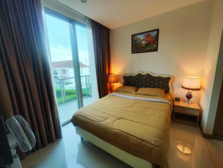 For sale or rent: The Riviera Wong Amat Beach, 4th floor, swimming pool view, fully furnished, ready to move in, reserve now, urgently.