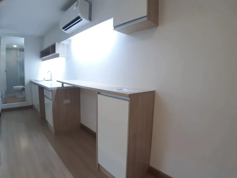 For rent: Level Condominium, spacious room, clean, good atmosphere, not crowded, private, convenient transportation, reserve now.