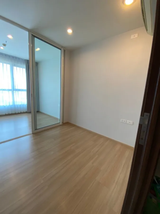 ขาย คอนโด เดอะ เบส แจ้งวัฒนะ ห้องกั้นพื้นที่เป็นสัดส่วน ติดวอลเปเปอร์ โปร่งสบาย รีบเป็นเจ้าของได้เลย