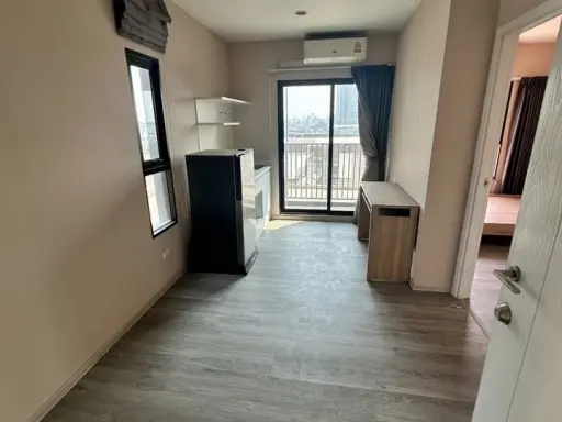 For sale: Plum Condo Central Station, 6th floor, IKEA view, no one next to it, no blocked view, reserve now, don't wait.