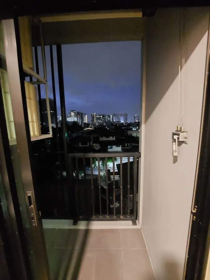 Urgent sale or rent!! Condo Atmoz Ladprao 15, 5th floor, Building A, decorated, ready to move in, city view, come and own it!!