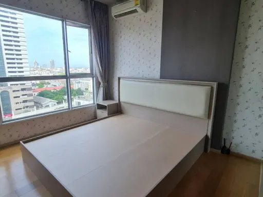 For rent, Hive at Sathorn, fully decorated. Install wallpaper throughout the room. Ready to move in Hurry and move in now.