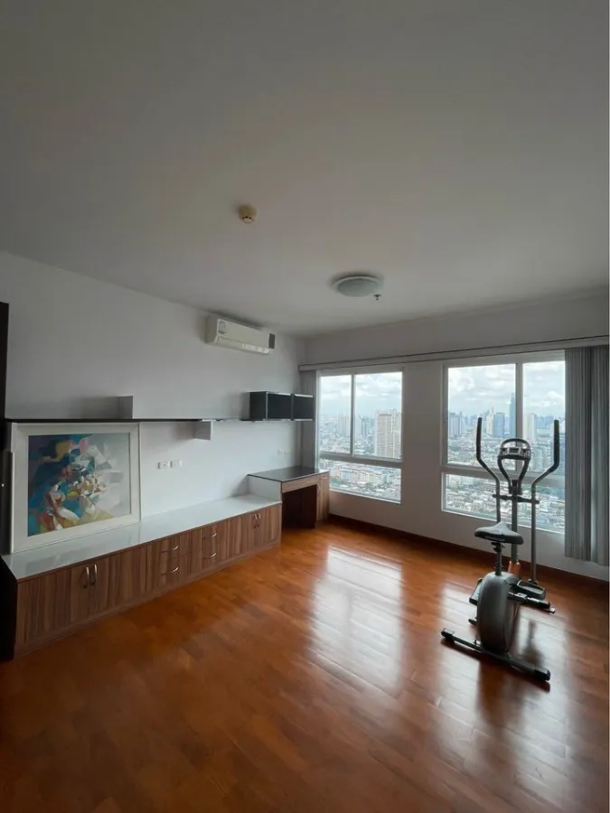 For rent: Supalai River Resort, 41st floor, highest floor, next to the Chao Phraya River, Sathorn city view, magnificent view, must book.