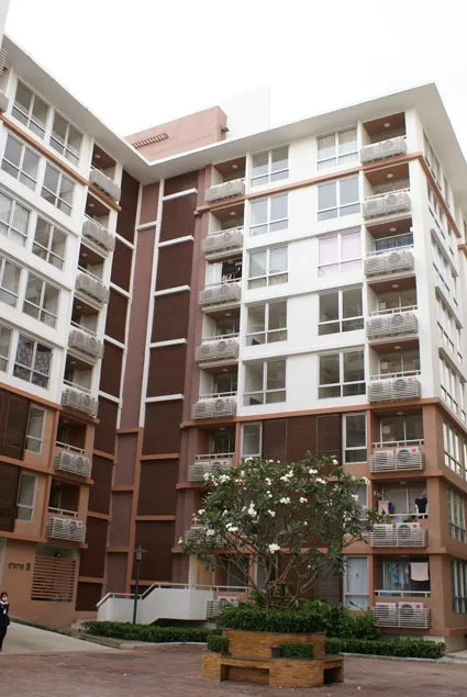Selling Prima Srinakarin condo, 8th floor, city and BTS view, bright and airy atmosphere. Book now!