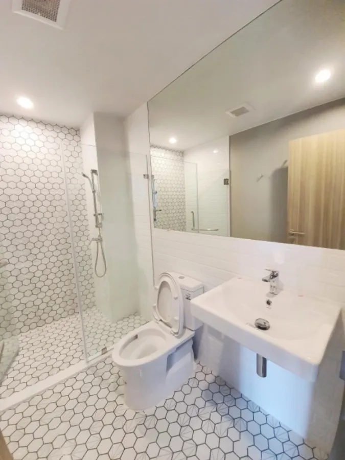 Sell Altitude Unicorn Sathorn - Tha Phra, 9th floor, decorated in white tones, everything is complete, very livable, book now.