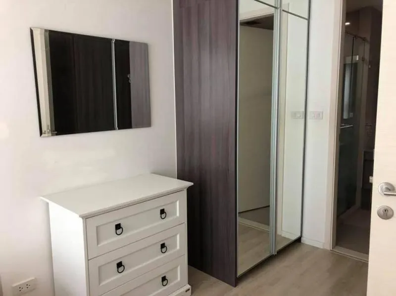 For rent!! Quinn condo, very good picture room, new, clean, facing the swimming pool building. No worries about the sun, the room is good, hurry up!