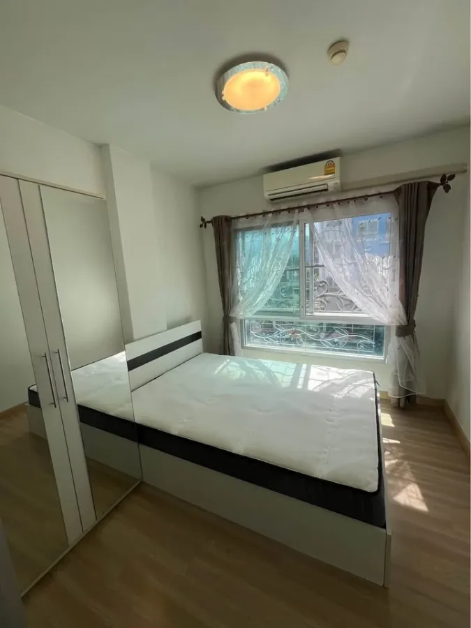 For rent: The Kith Lumlukka Klong 2, corner unit offering privacy, bright and airy room, fully furnished. Don't miss out!