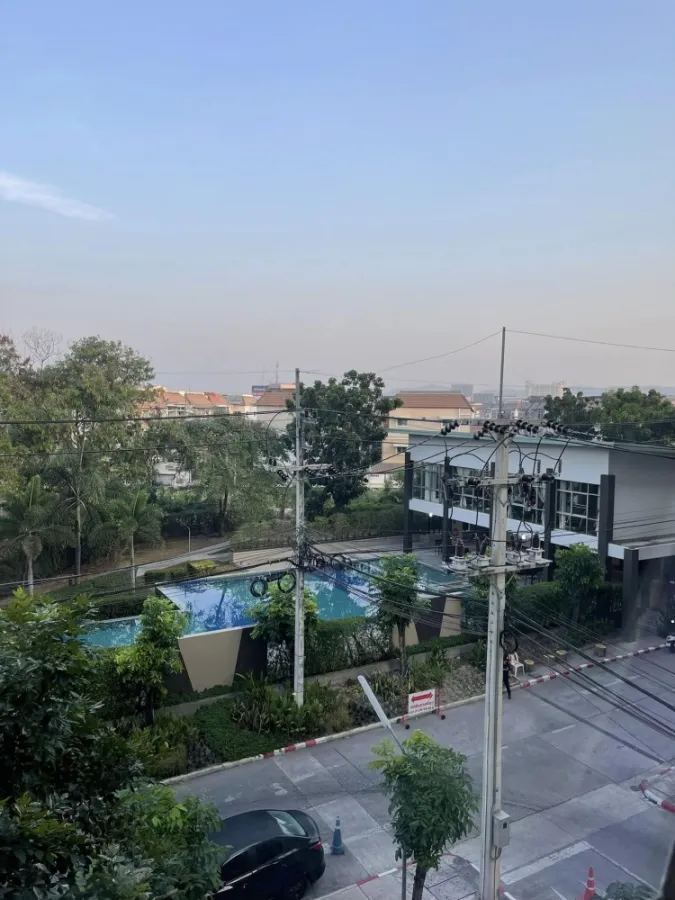 For rent, Lumpini Condo Town Chonburi - Sukhumvit, studio room, 4th floor, not very high, fully furnished, hurry and reserve now.