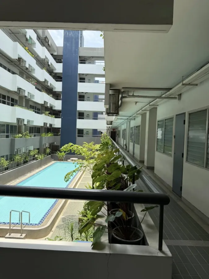 Selling a lovely unit at Garden Court, 3rd floor, fully furnished. Don't miss this great deal!