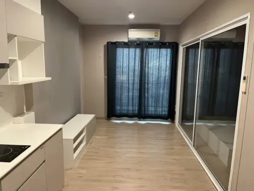 For sale, The Parkland Petchkasem-Thapra, 8th floor, city view on Phra Nakhon side. Partitioned room. Book now. Don't wait.