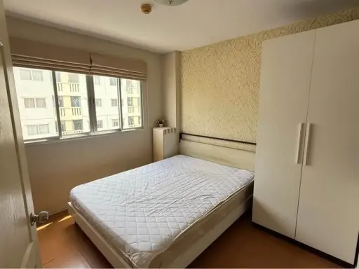 For rent: Lumpini Condo Town Rattanathibet, 1 bedroom, 1 bathroom, fully furnished, with beautiful wallpaper. Reserve now!