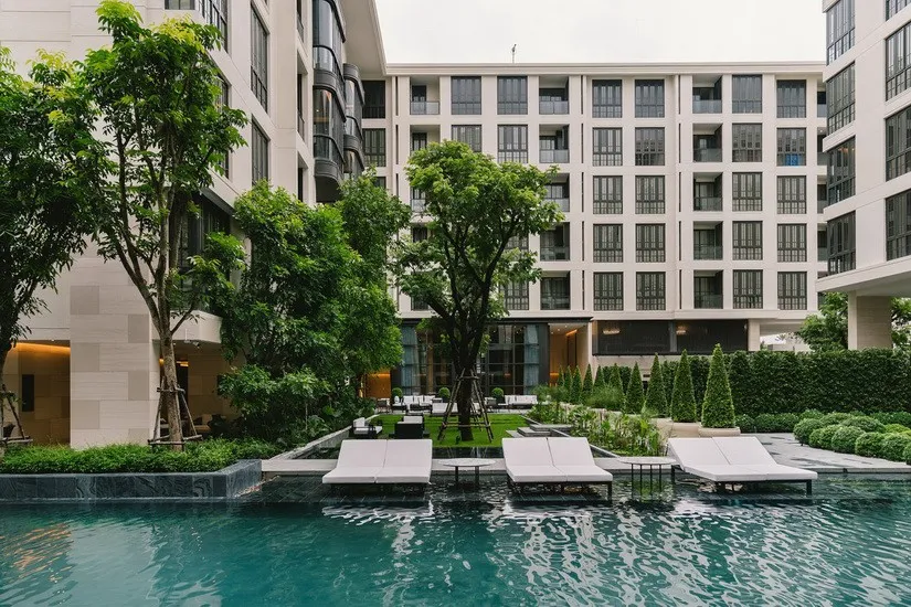 For rent: The Reserve Sukhumvit 61, corner room, modern style, fully furnished, just carry your bags and move in immediately. Book now.