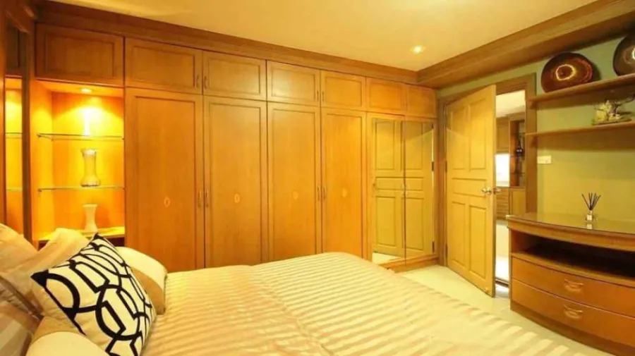 Rent/Sale รัชดาซิตี้ 18 ห้องสวยหรูมาก เฟอร์บิ๊วอินไม้สักทั้งห้อง อยู่เป็นครอบครัวได้สบายๆ รีบจองด่วน