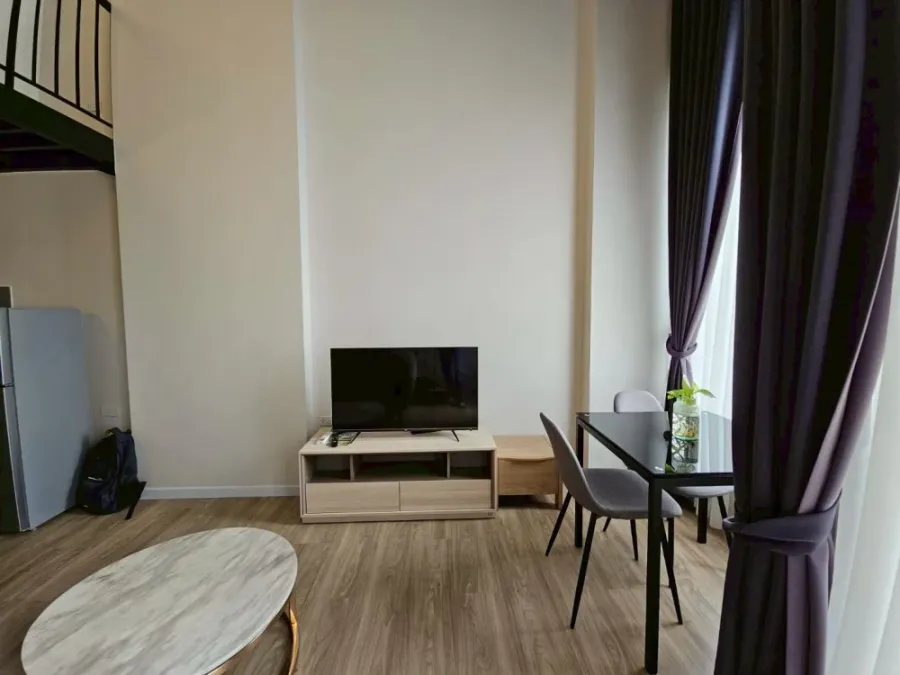 Blossom condo @fashion for rent, Duplex unit, 14th floor, motorway view, fully furnished. Book now!
