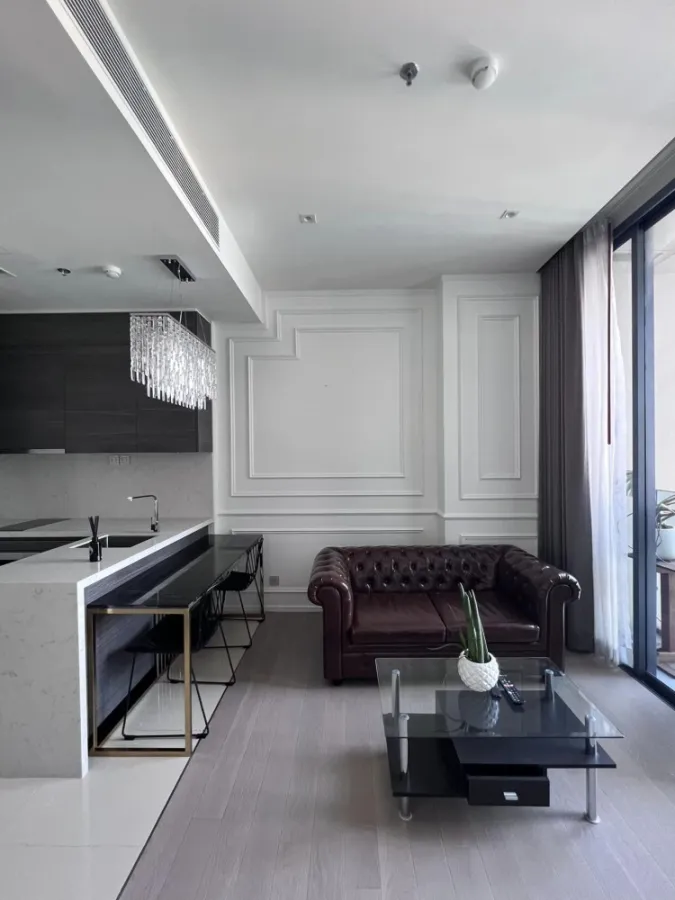 Condo for sale, The Esse Asoke, with a balcony, fully furnished, beautiful room, near the BTS, can't miss it.