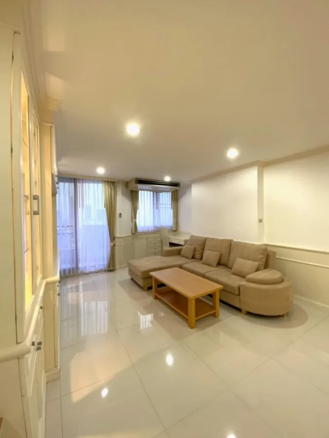 Condo for rent, Supalai Place, Sukhumvit 39, good location, convenient travel, fully furnished room, hurry up, don't wait.