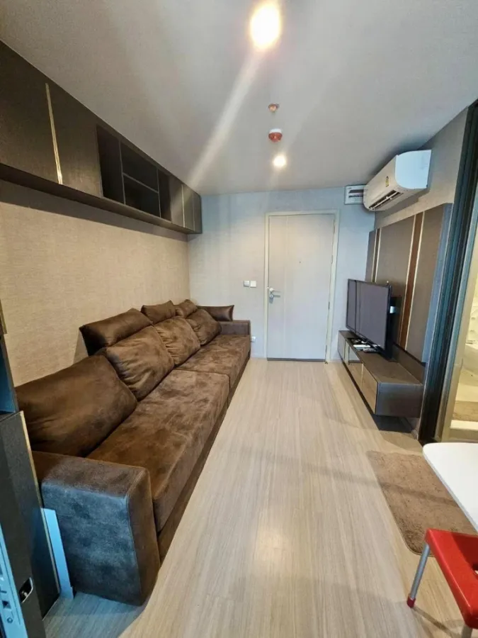For rent: Life Ladprao, 30th floor, fully furnished room with walk-in closet. Interested? Book now. Don't wait.