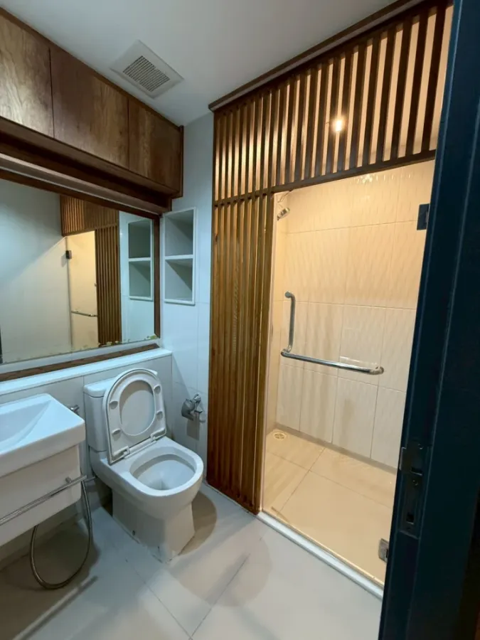 For sale or rent: Life Ladprao. Well decorated room, every unit is built-in, lots of storage space. Can you really not reserve it?
