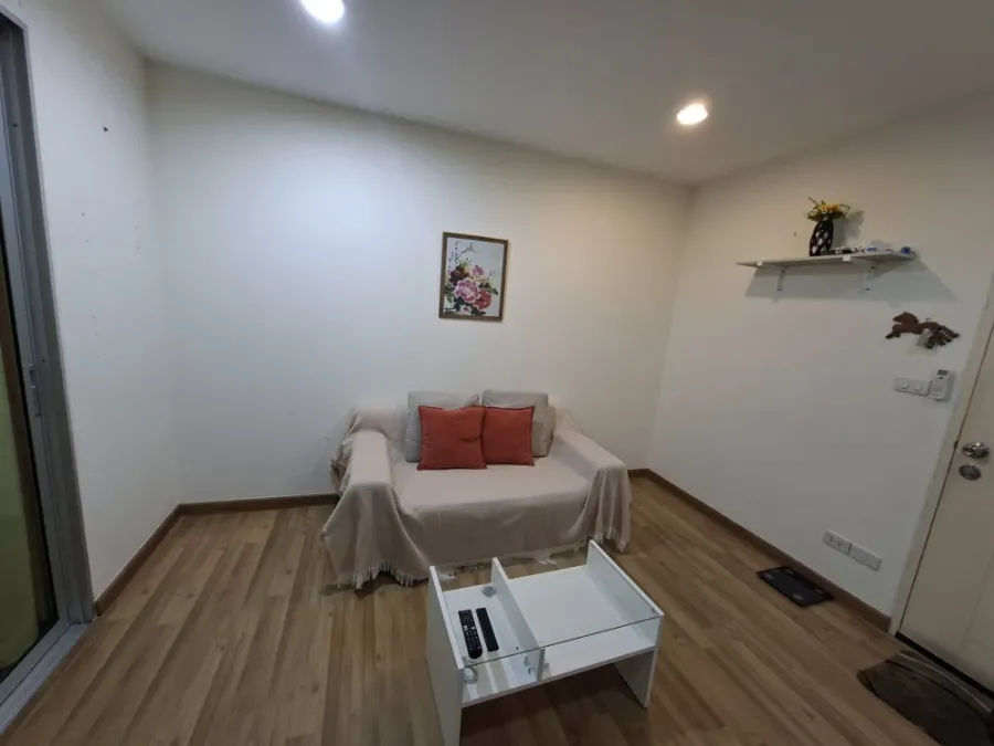 For rent: Premio Prime, Building C, 6th floor, corner room, view of houses and nearby buildings, and Kaset Nawamin Road. Reserve now!