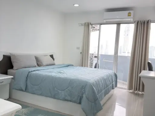 🌟🏙️ For Rent: Witthaya Complex | Large 95 sq.m. room in the heart of Bangkok with beautiful city view! 🏙️🌟