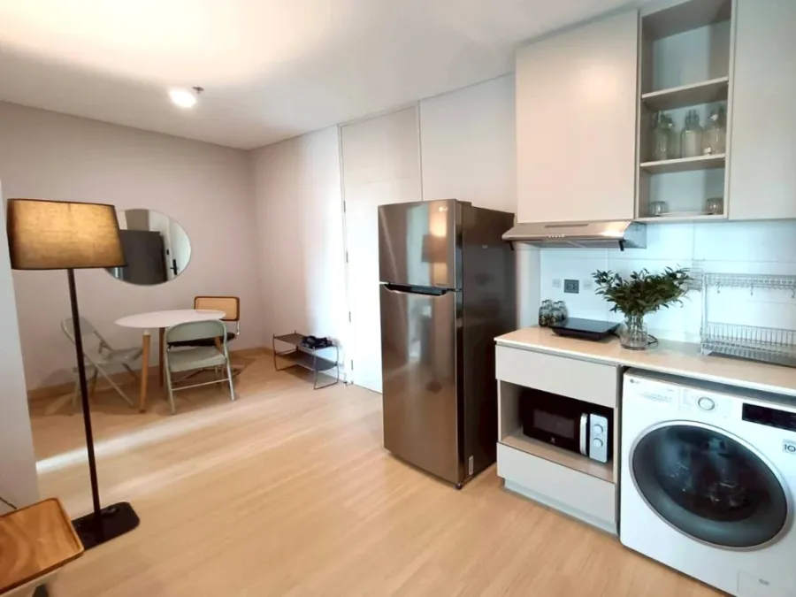 For Rent: Lumpini Suite Phetchaburi-Makkasan. Ready-to-move-in unit. Everything you need in one place. Just bring your suitcase and move in! Don't wai