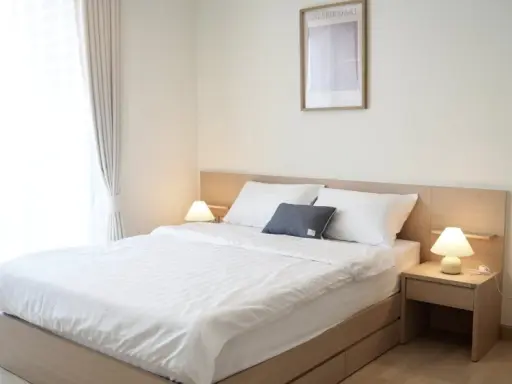 For rent: Rhythm Ratchada, 1 bedroom, 1 bathroom, spacious living area, fully furnished. Don't miss out!