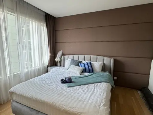 For rent: Siri @ Sukhumvit. Spacious, fully furnished room. Book now! Don't miss out! Act fast!