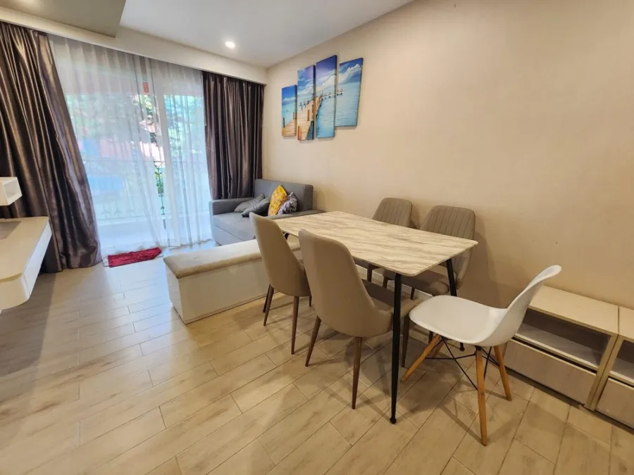 For rent: Seven Seas Condo Resort Jomtien, 1st floor, room next to the pool, fully furnished as shown in the picture. Hurry and reserve now before you