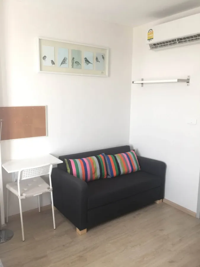 Selling a studio condo at Ideo Sathorn-Tha Phra, 10th floor, at an unbeatable price. Don't miss out!